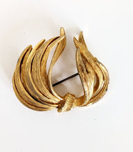 Load image into Gallery viewer, Vintage Gold Leaf Brooch