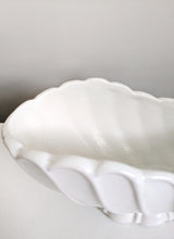 Load image into Gallery viewer, White Vintage Kensington Clam Shell Vase / Dish