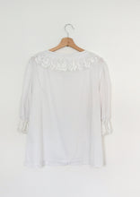 Load image into Gallery viewer, White cotton blend blouse with frill collar. Size 18