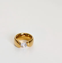 Load image into Gallery viewer, Gold Plated Ring with Diamante Stone. Size O