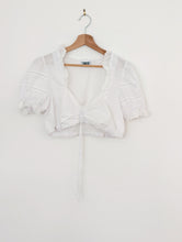 Load image into Gallery viewer, White Cropped Cotton Blend Top. Size 12