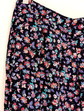 Load image into Gallery viewer, Purple Vintage Floral Skirt. Size 14