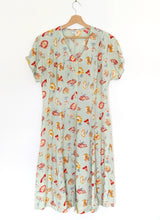 Load image into Gallery viewer, Pale Green Button Down Floral Dress. Size 16
