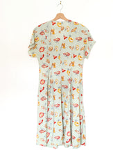 Load image into Gallery viewer, Pale Green Button Down Floral Dress. Size 16
