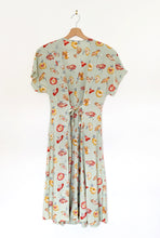 Load image into Gallery viewer, Pale Green Button Down Floral Dress. Size 16
