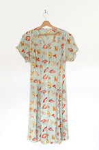 Load image into Gallery viewer, Pale Green Button Down Floral Dress. Size 16
