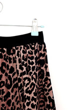 Load image into Gallery viewer, Pleated Animal Print Midi Skirt Size 8
