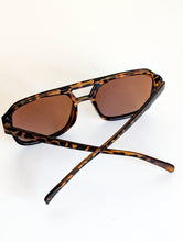 Load image into Gallery viewer, Animal Print Seventies Style Sunglasses
