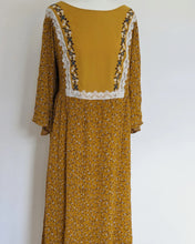 Load image into Gallery viewer, Yellow and Floral Dress. Size 20
