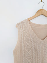 Load image into Gallery viewer, Cream Sleeveless Knitted Jumper.
Size 14
