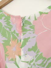 Load image into Gallery viewer, Floral Shift Dress. Size 8
