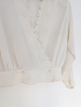 Load image into Gallery viewer, White Wrapover Bouse with Florals.
Size 12
