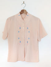 Load image into Gallery viewer, Blush Short Sleeve Blouse with Floral Detail. Size 14
