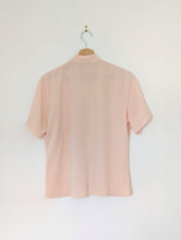 Load image into Gallery viewer, Blush Short Sleeve Blouse with Floral Detail.
Size 14
