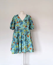 Load image into Gallery viewer, Turquoise Floral Dress. Size 16
