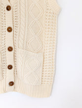 Load image into Gallery viewer, Cream Cable Knit Waistcoat With Pockets. Sleeveless Jumper. Size 16/18
