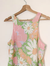 Load image into Gallery viewer, Floral Shift Dress. Size 8
