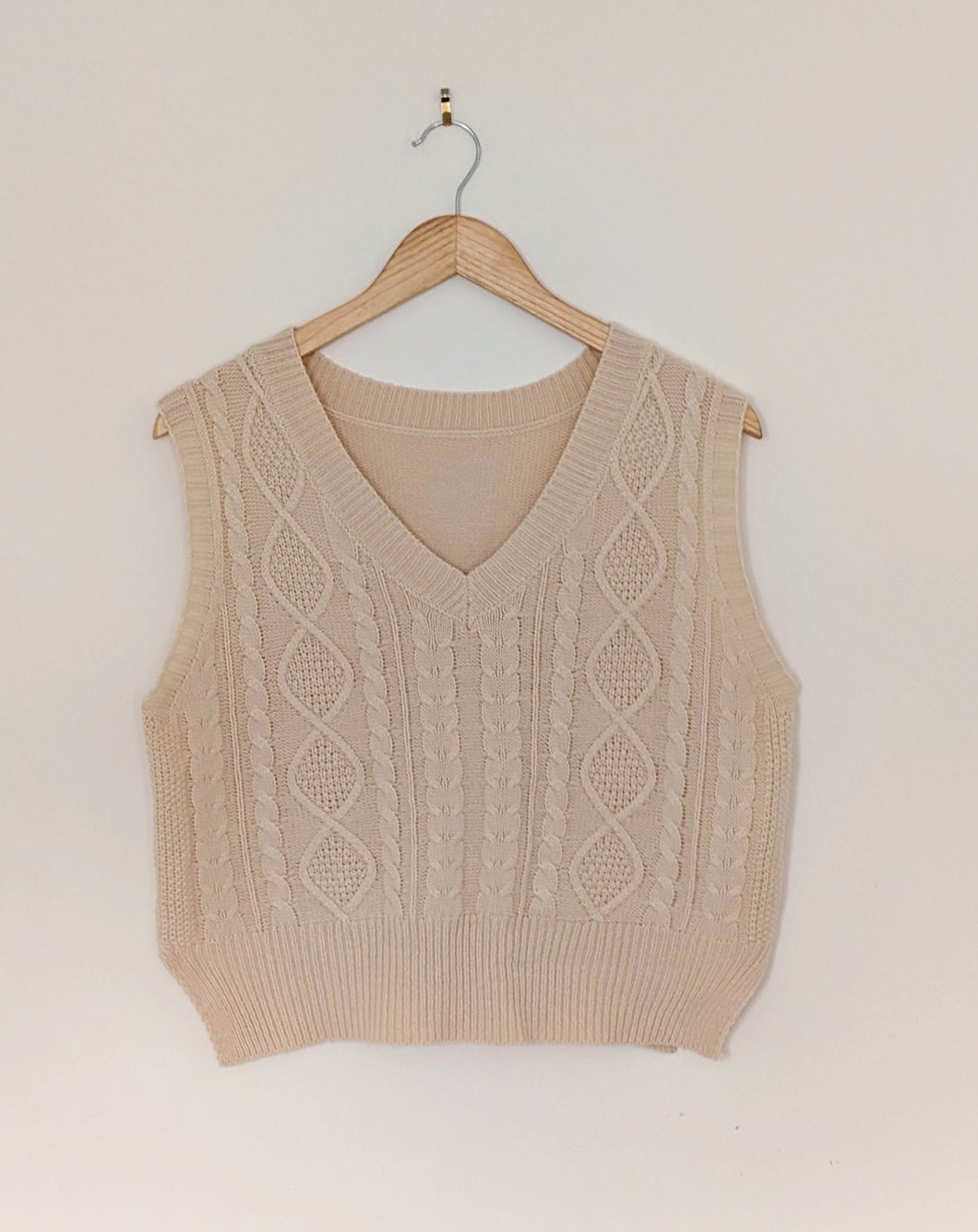 Cream Sleeveless Knitted Jumper.
Size 14