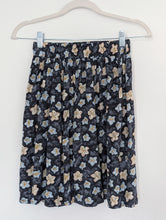 Load image into Gallery viewer, Navy Floral Mini Skirt. Size 8
