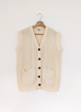 Load image into Gallery viewer, Cream Cable Knit Waistcoat With Pockets. Sleeveless Jumper. Size 16/18
