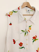Load image into Gallery viewer, White Sleeveless Floral Blouse. Size 18
