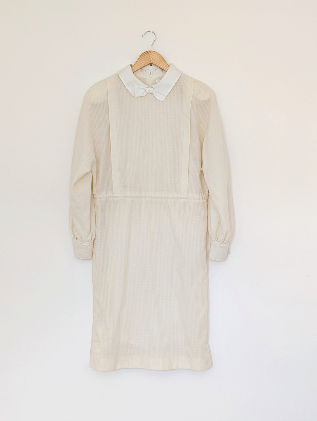 Vintage Cream Long Sleeve Dress with Collar and Bow. Size 12