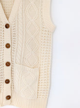 Load image into Gallery viewer, Cream Cable Knit Waistcoat With Pockets. Sleeveless Jumper. Size 16/18
