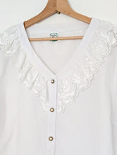 Load image into Gallery viewer, White cotton blend blouse with frill collar. Size 18
