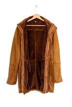 Load image into Gallery viewer, Vintage Brown Suede Coat. Size 16
