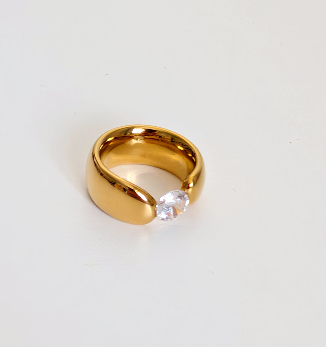 Gold Plated Ring with Diamante Stone. Size O