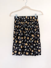 Load image into Gallery viewer, Navy Floral Mini Skirt. Size 8
