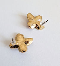 Load image into Gallery viewer, Pink and Gold Flower Stud Earrings
