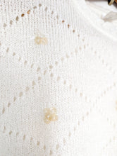 Load image into Gallery viewer, White Vintage Jumper with Sequin Flowers. Size 18
