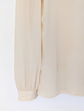 Load image into Gallery viewer, Cream Silk Blouse. Size 12
