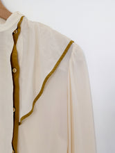 Load image into Gallery viewer, Cream Silk Blouse. Size 12
