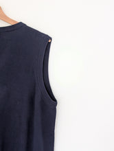 Load image into Gallery viewer, Navy Vintage V-Neck Knitted Waistcoat. Size 18
