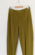 Load image into Gallery viewer, Olive Green Trousers with Stirrups Size 12
