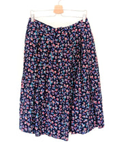 Load image into Gallery viewer, Purple Floral Skirt. Size 14
