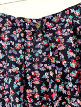 Load image into Gallery viewer, Purple Floral Skirt. Size 14
