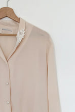 Load image into Gallery viewer, Cream Blouse with Rose Buttons Size 14
