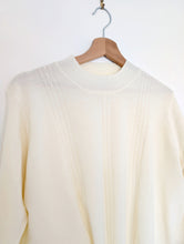 Load image into Gallery viewer, Cream Vintage Jumper. Size 18
