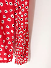 Load image into Gallery viewer, Red and White Floral Dress. Size 8
